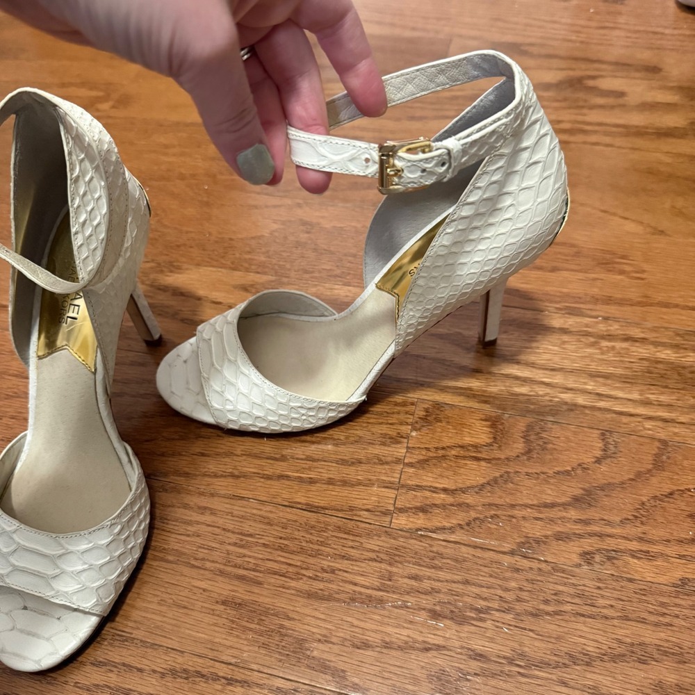 Michael Kors Kristen strappy sandals heels white snake-embossed leather Size 7.5 - Picture 5 of 14